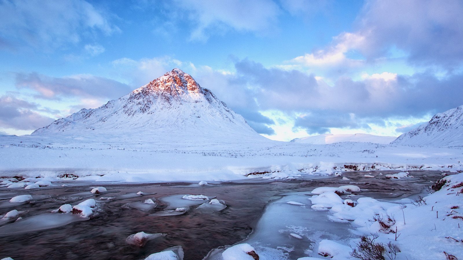 Winter landscape from Scottish Highlands wallpaper 1600x900