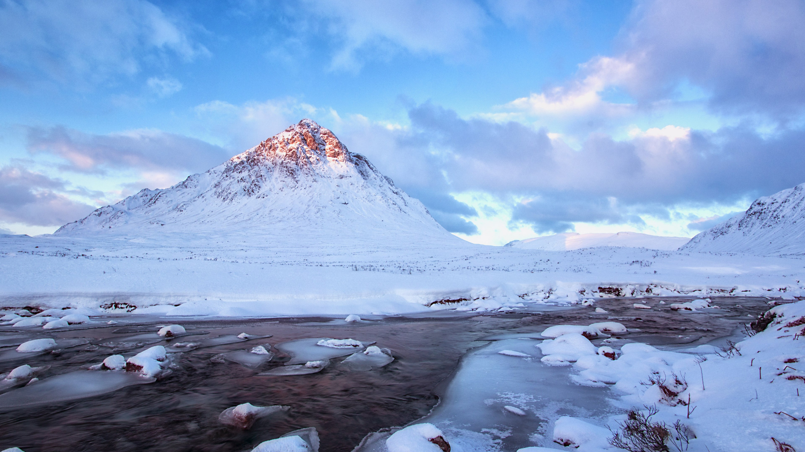 Winter landscape from Scottish Highlands wallpaper 2560x1440