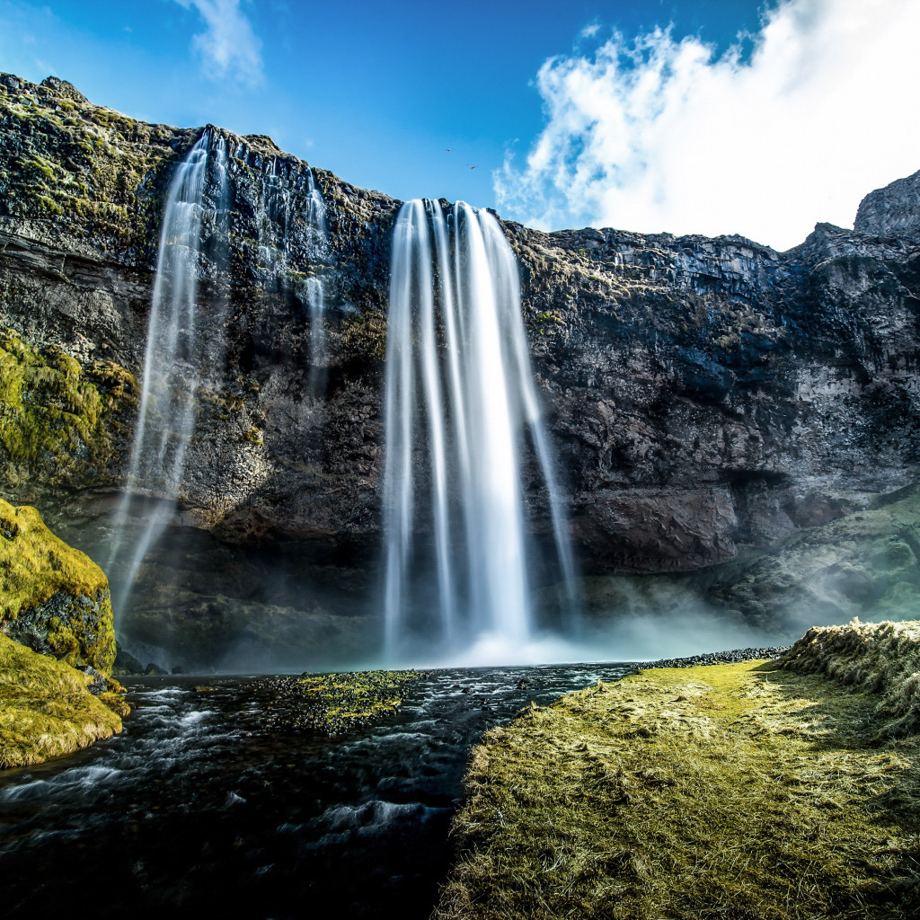 Seljalandsfoss waterfall in Iceland wallpaper 1024x1024