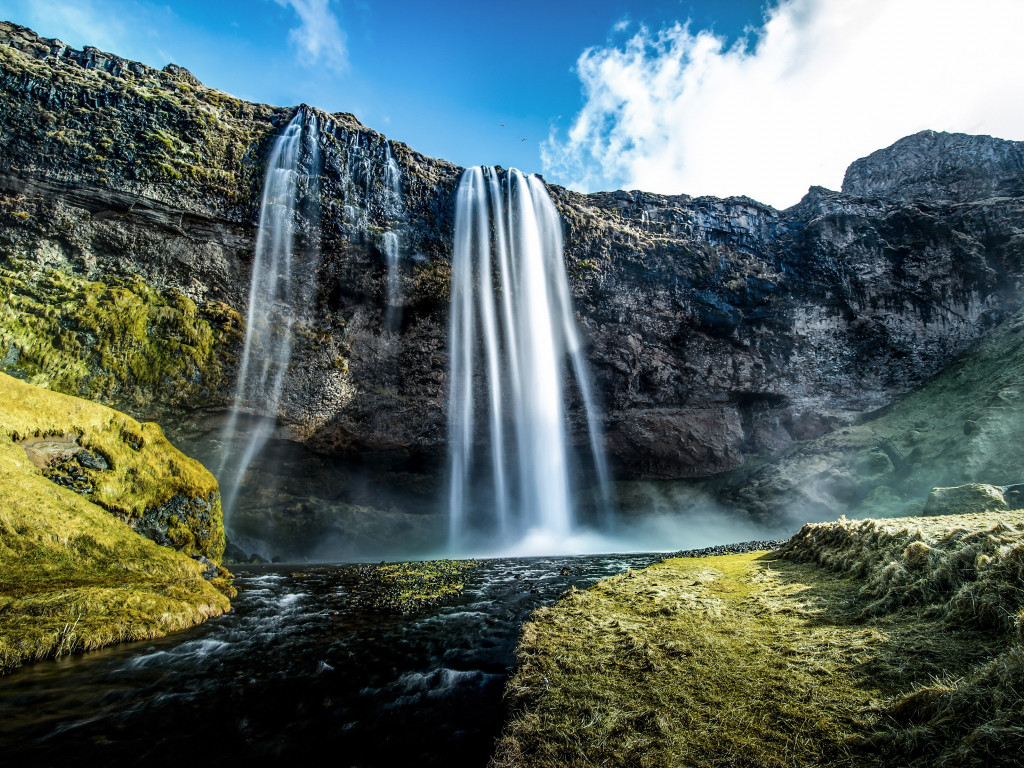 Seljalandsfoss waterfall in Iceland wallpaper 1024x768
