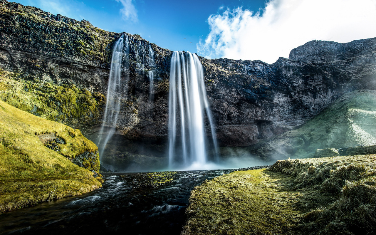 Seljalandsfoss waterfall in Iceland wallpaper 1280x800