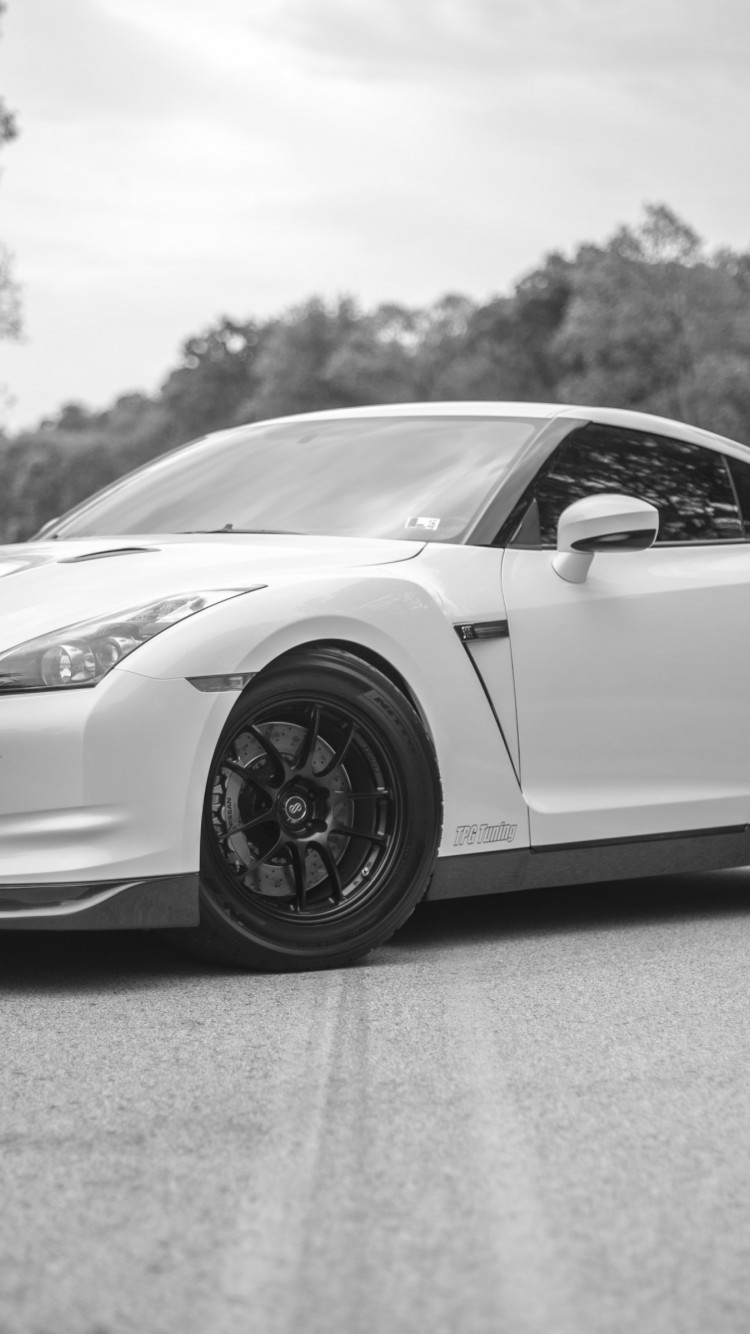 Nissan GT R wallpaper 750x1334