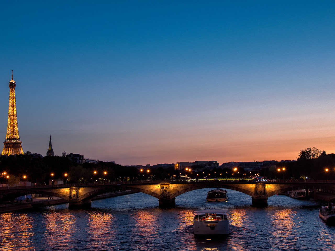 Paris at sunset wallpaper 1280x960
