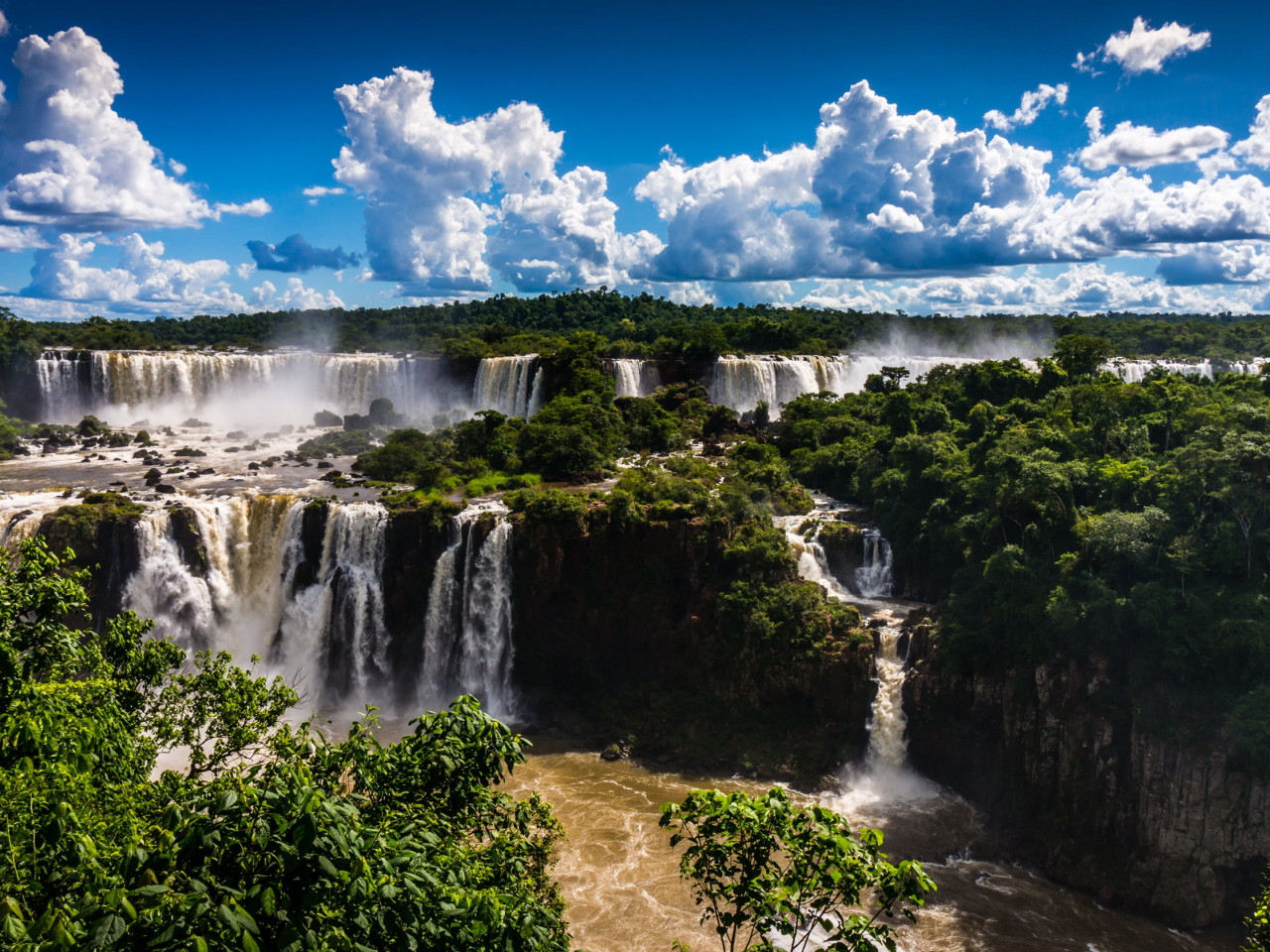 Brazilian side of Iguazu Falls wallpaper 1280x960