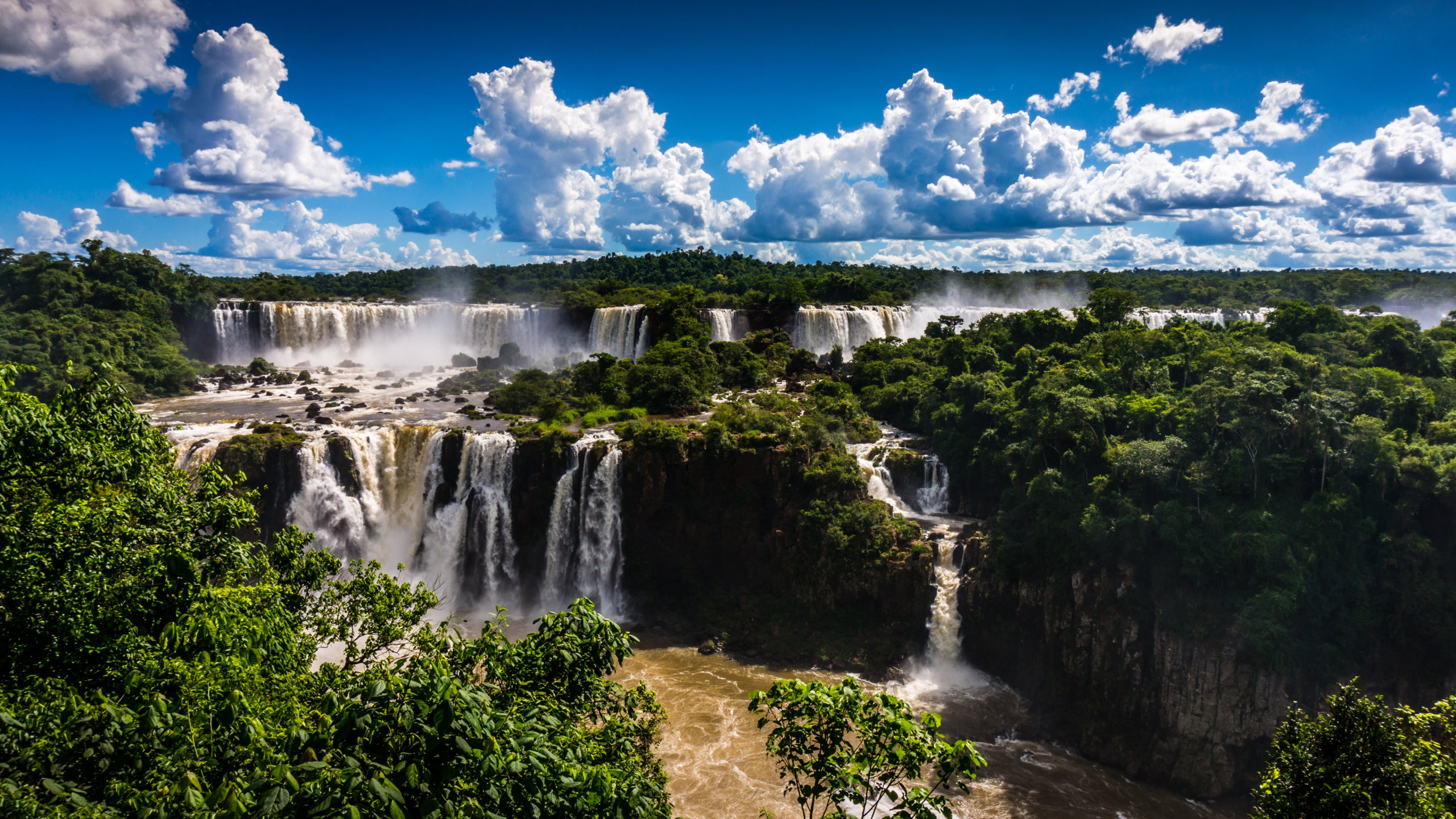 Brazilian side of Iguazu Falls wallpaper 2560x1440