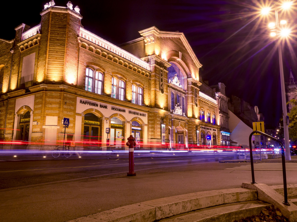 City lights. Budapest by night wallpaper 1024x768