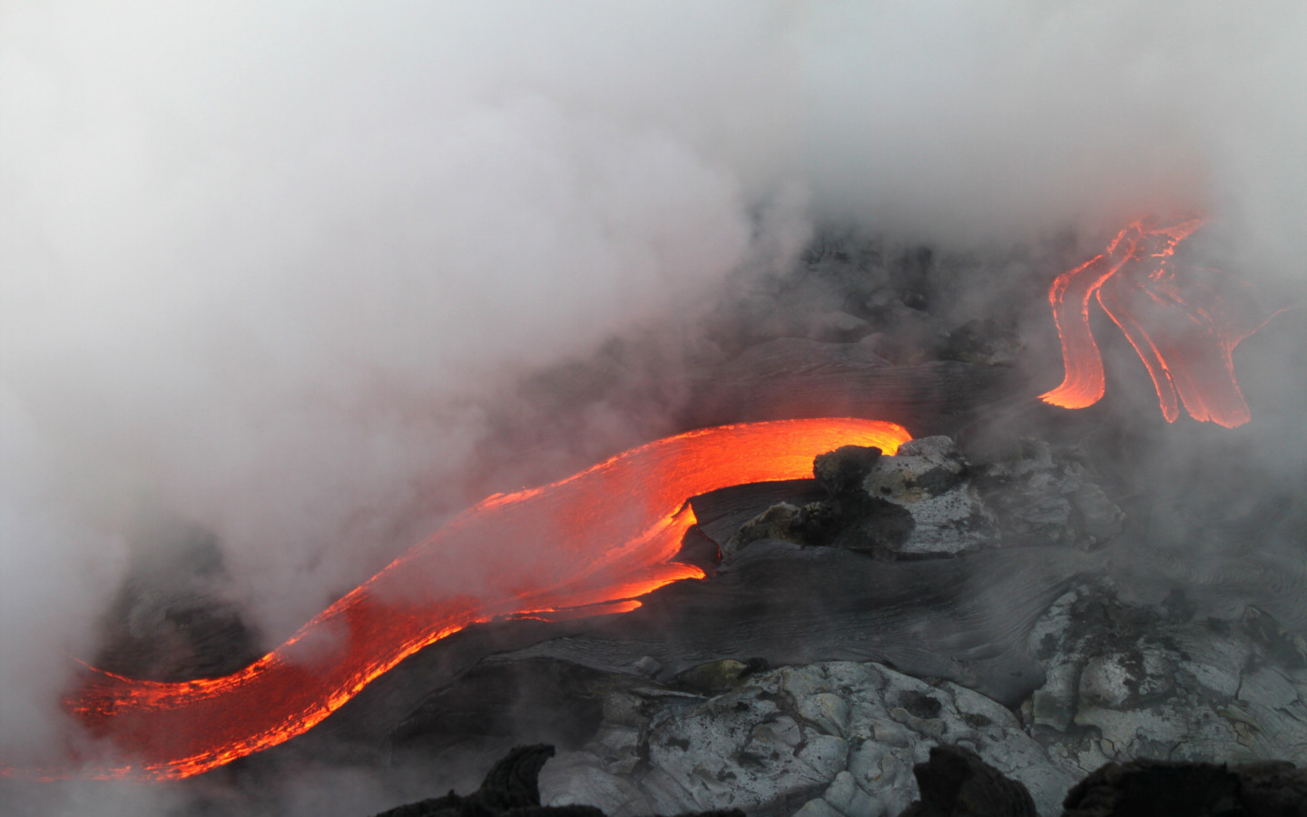 Flowing hot lava wallpaper 1440x900