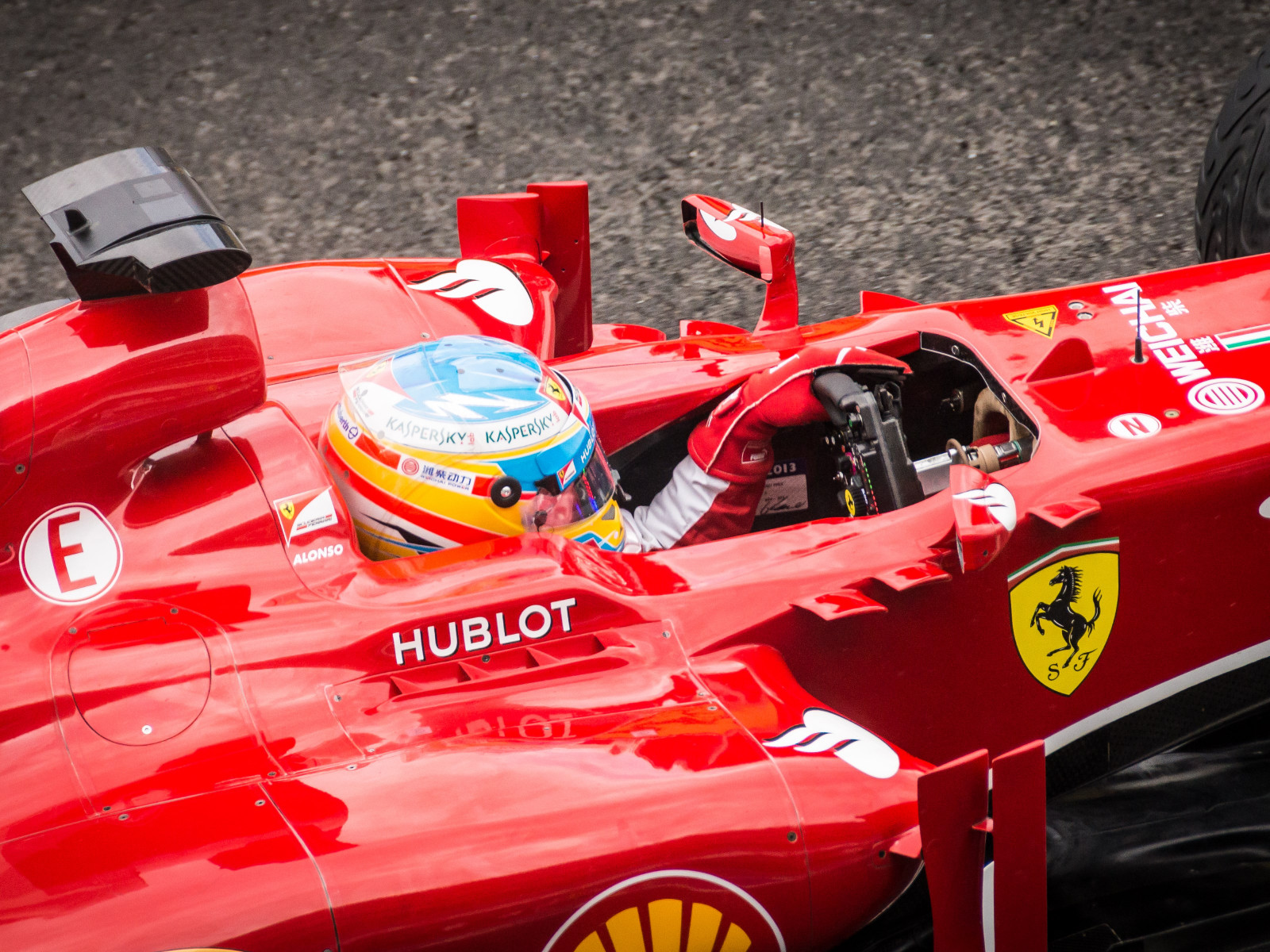Alonso at Ferrari F1 Team wallpaper 1600x1200