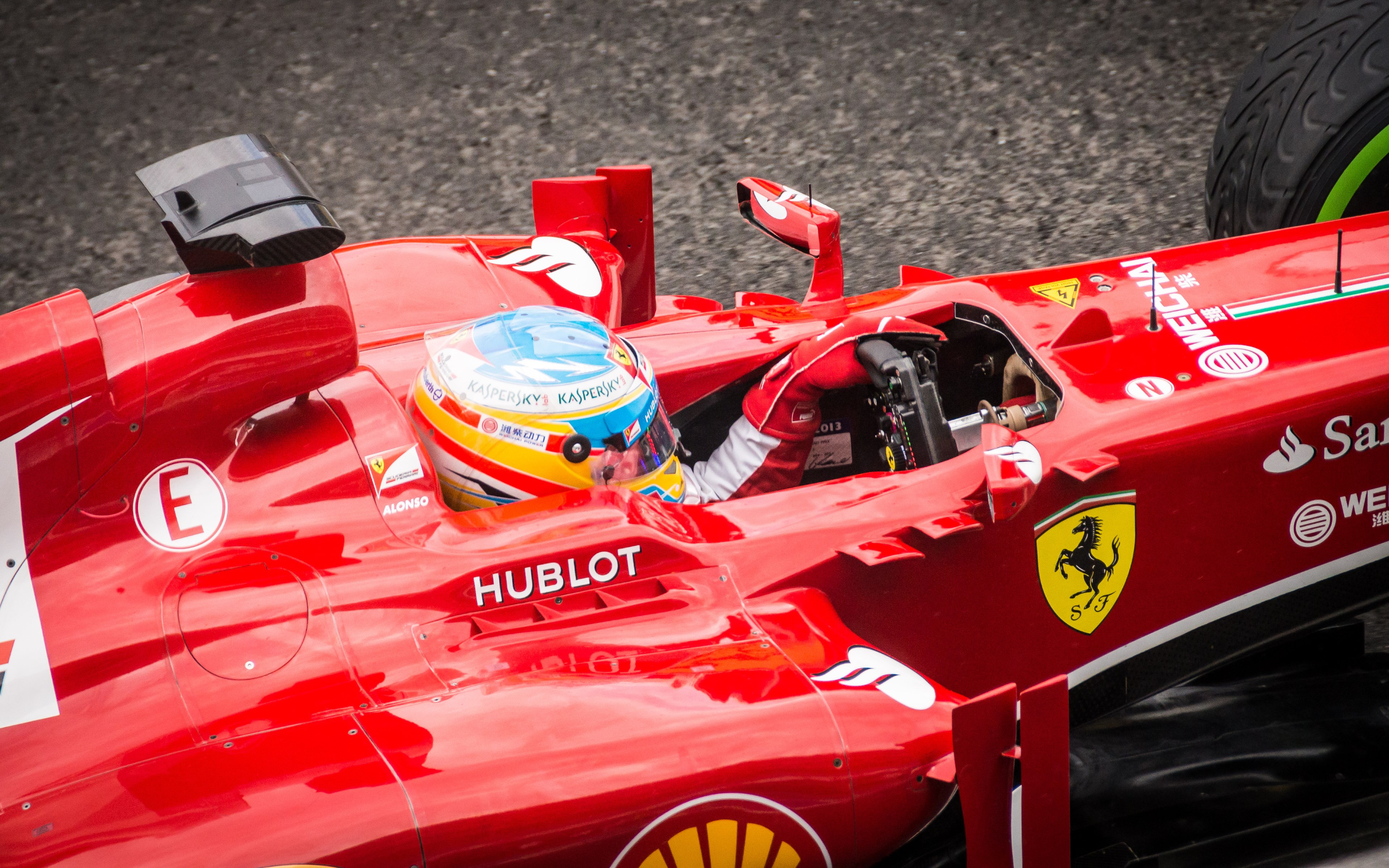 Alonso at Ferrari F1 Team wallpaper 3840x2400