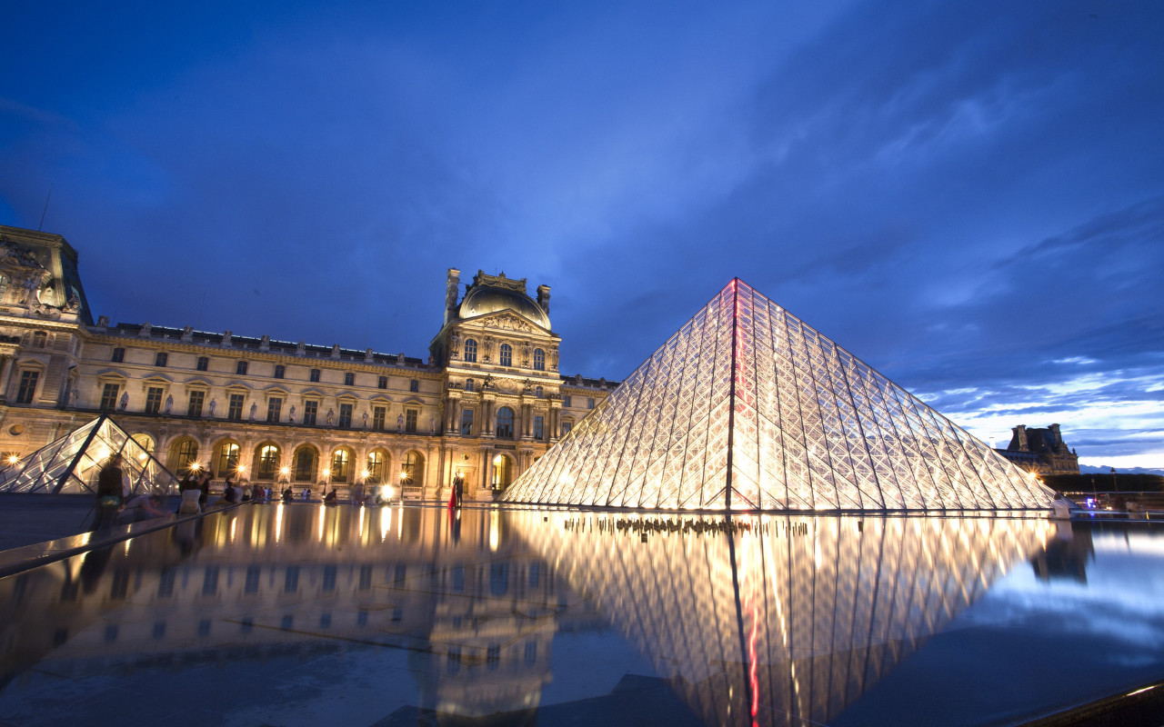 Louvre pyramid and museum wallpaper 1280x800
