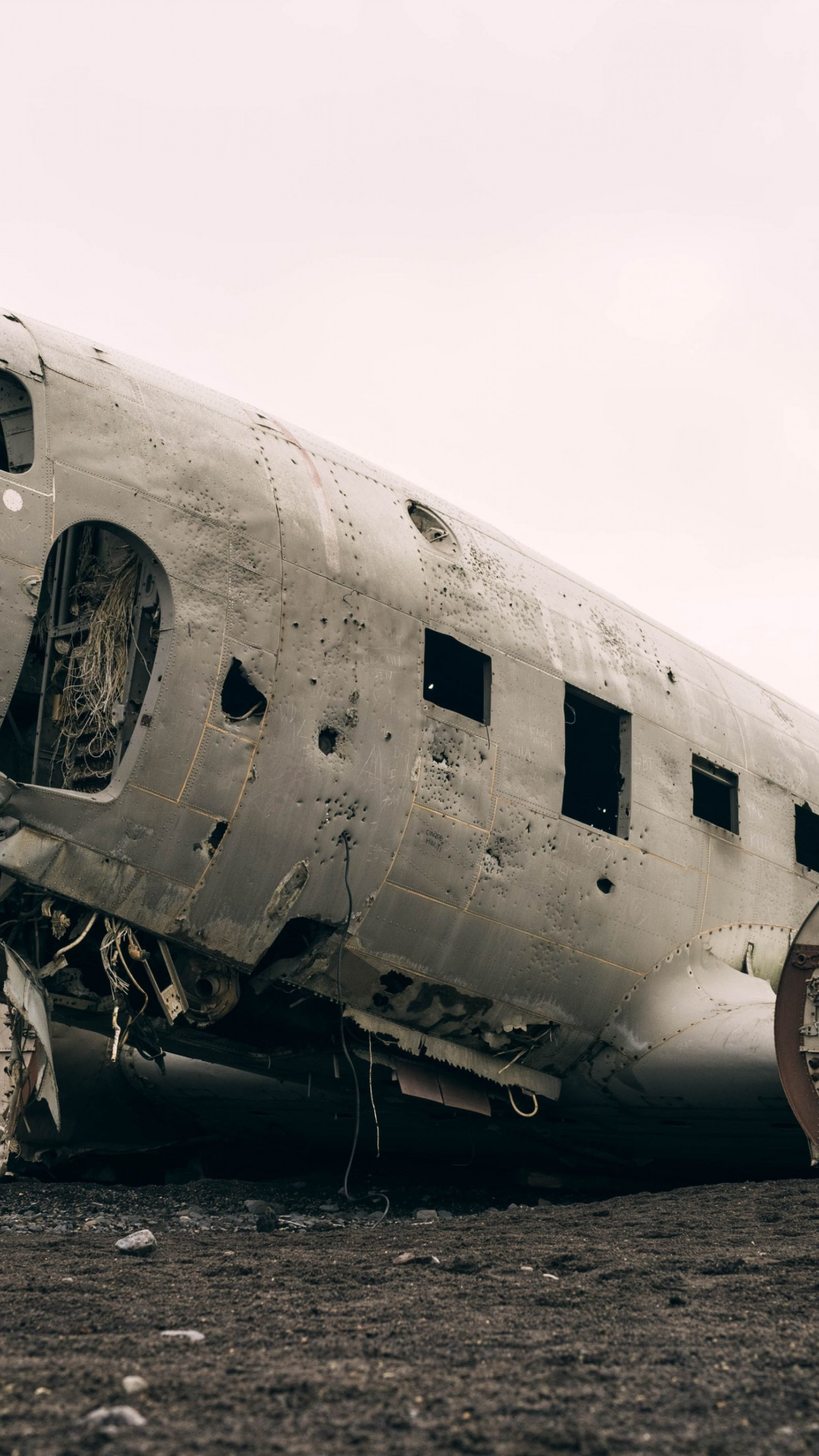 Wrecked airplane wallpaper 1242x2208