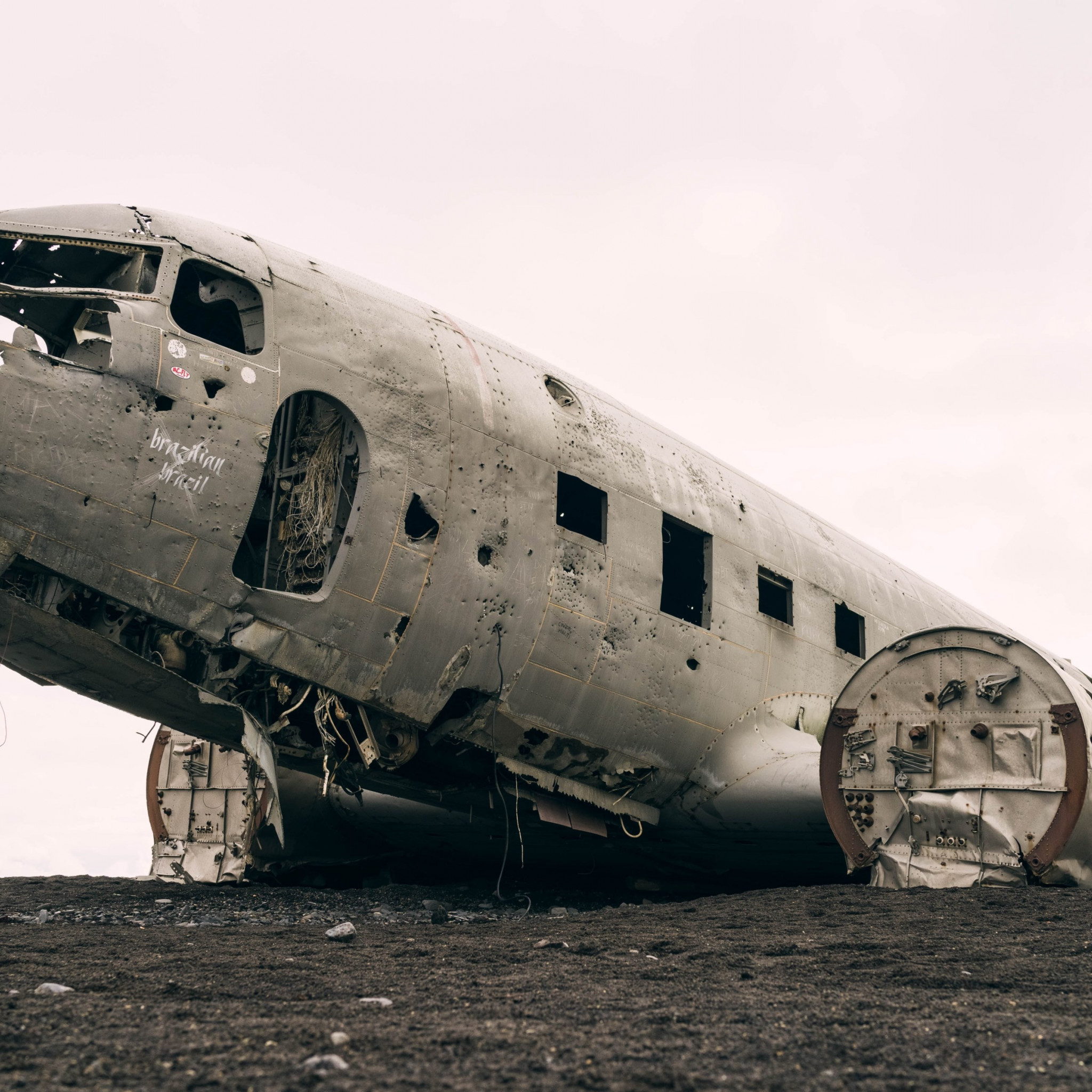 Wrecked airplane wallpaper 2048x2048