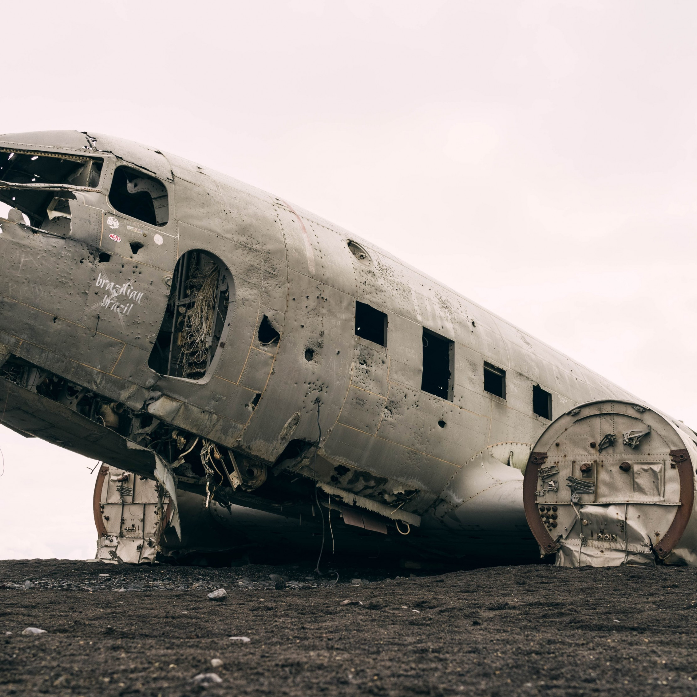 Wrecked airplane wallpaper 2224x2224