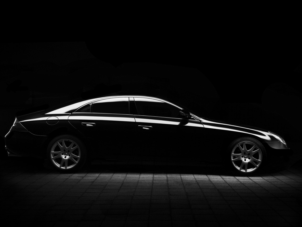 Silhouette of a Mercedes car wallpaper 1280x960