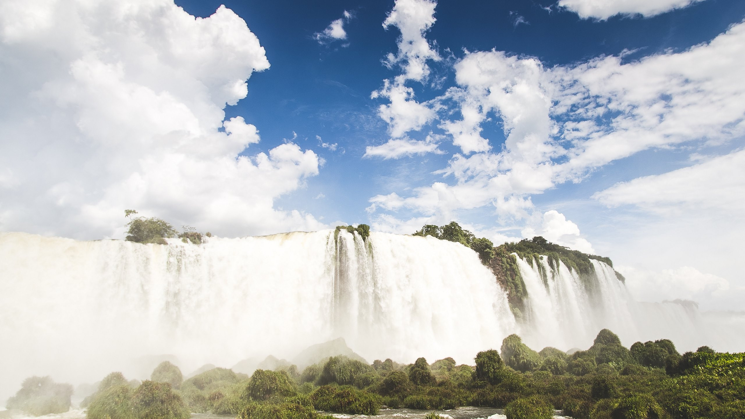 Iguazu waterfalls wallpaper 2560x1440