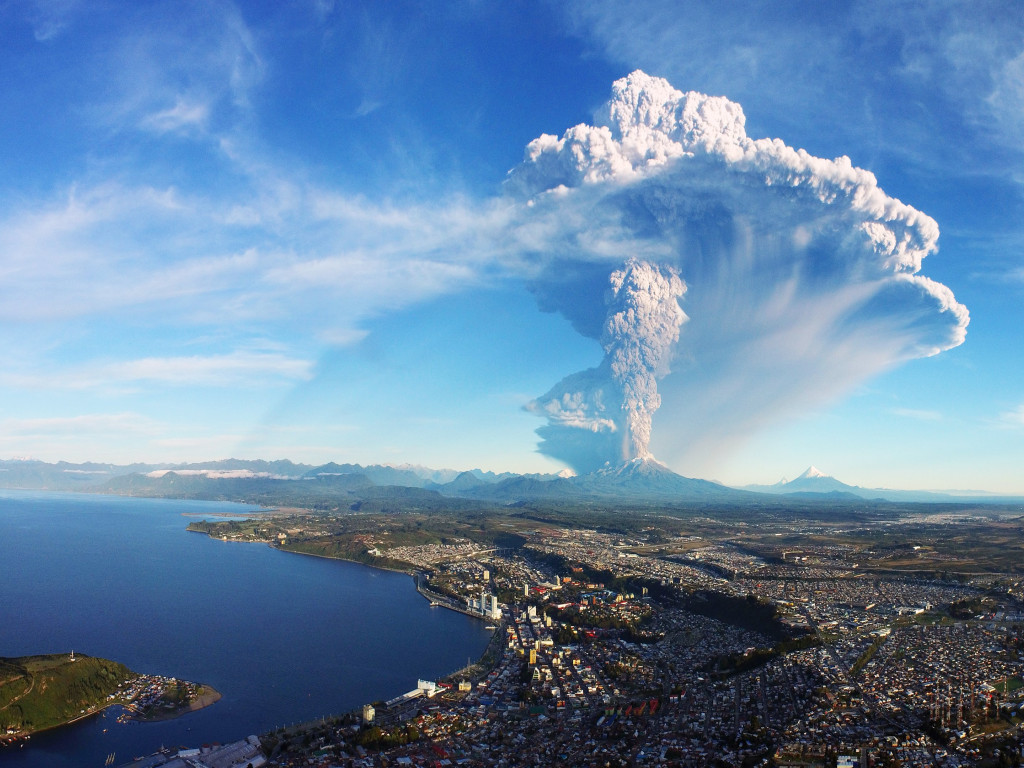 Calbuco volcano in Chile erupts wallpaper 1024x768