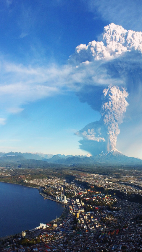 Calbuco volcano in Chile erupts wallpaper 480x854