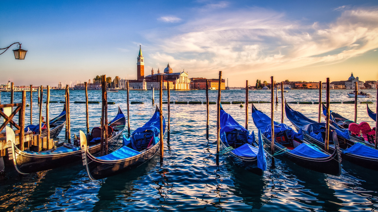 Gondolas from Venice at sunset wallpaper 1280x720