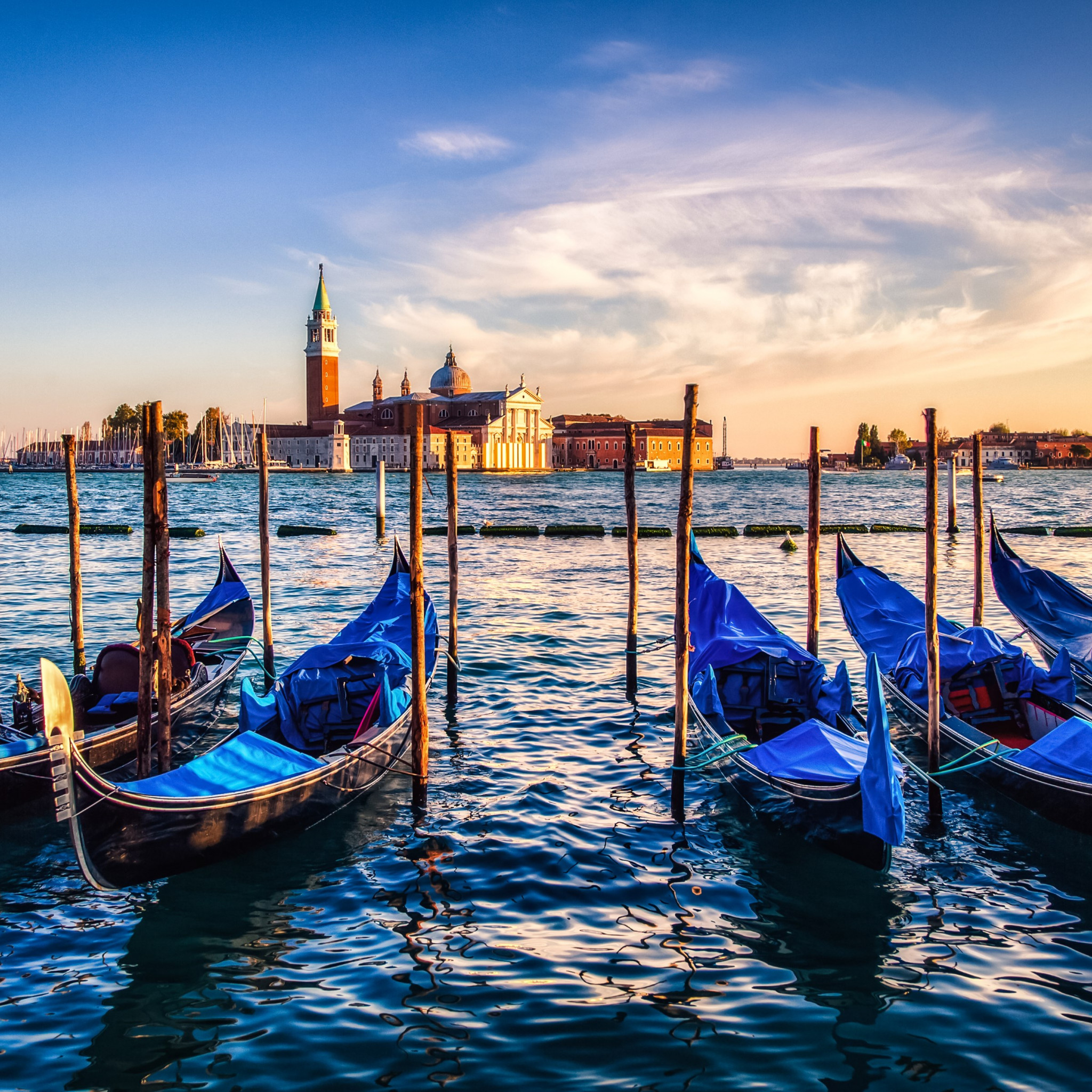 Gondolas from Venice at sunset wallpaper 2048x2048
