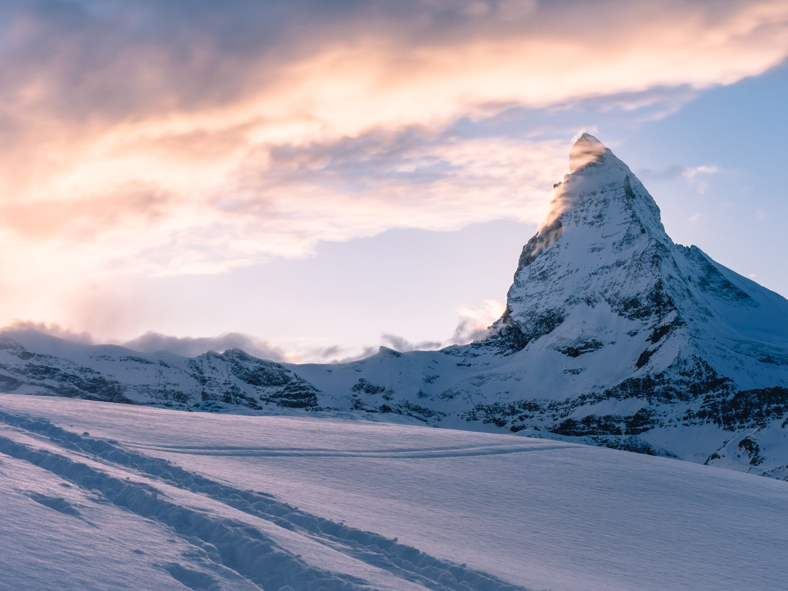 Swiss Alps. Matterhorn mountain peak wallpaper 1600x1200