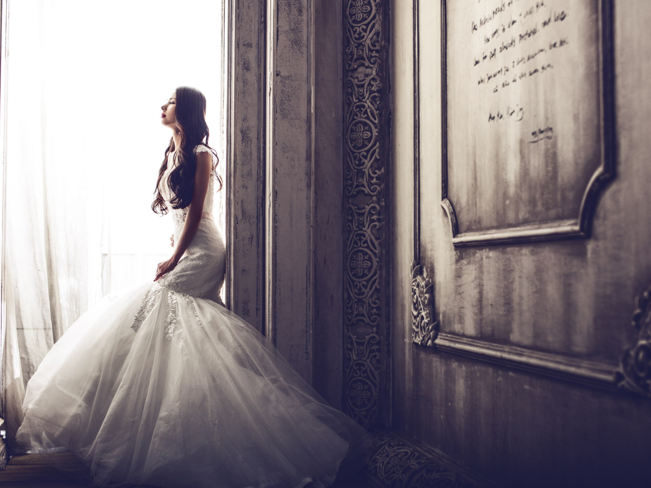Bride in castle wallpaper 1280x960