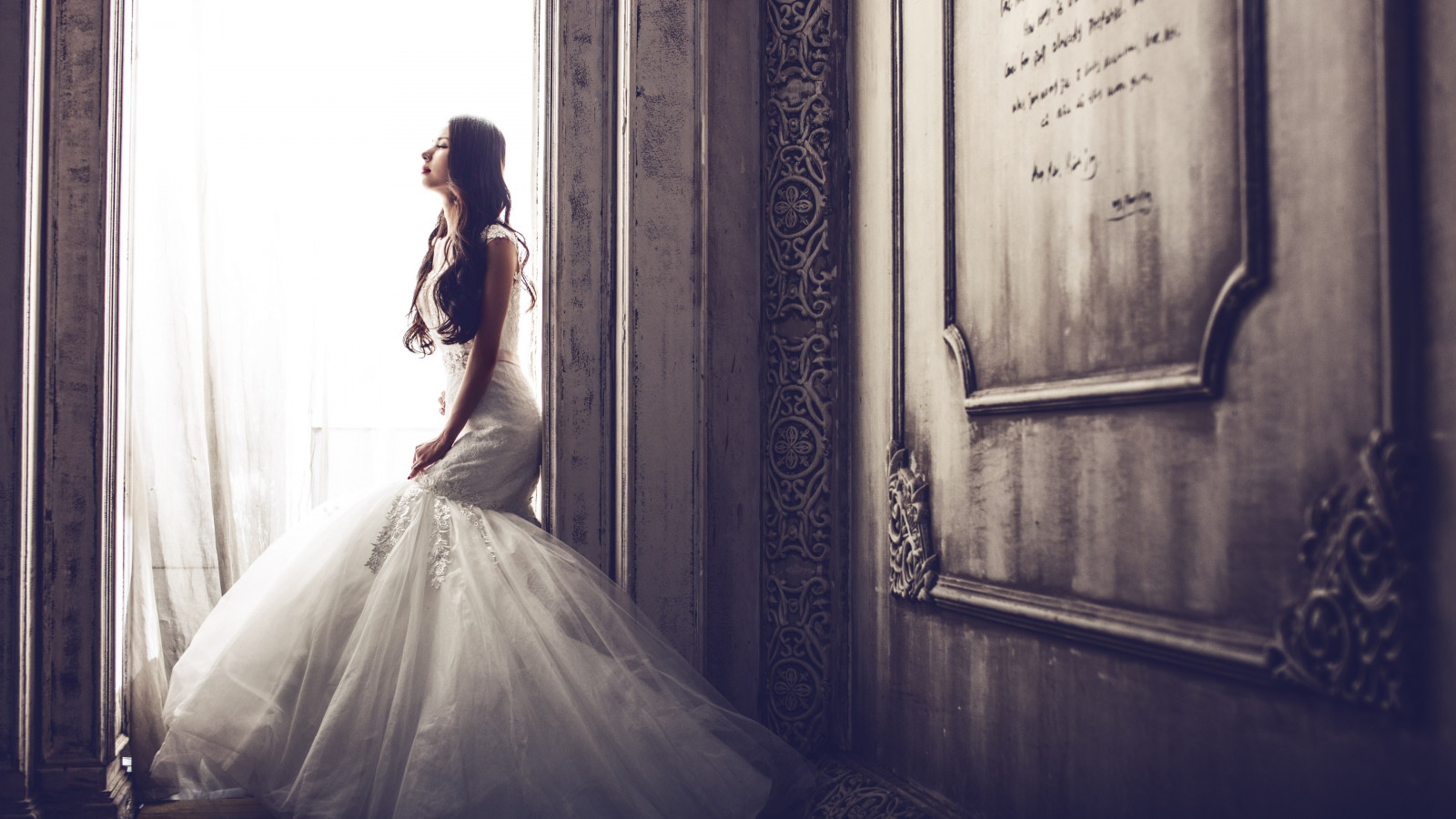 Bride in castle wallpaper 1600x900