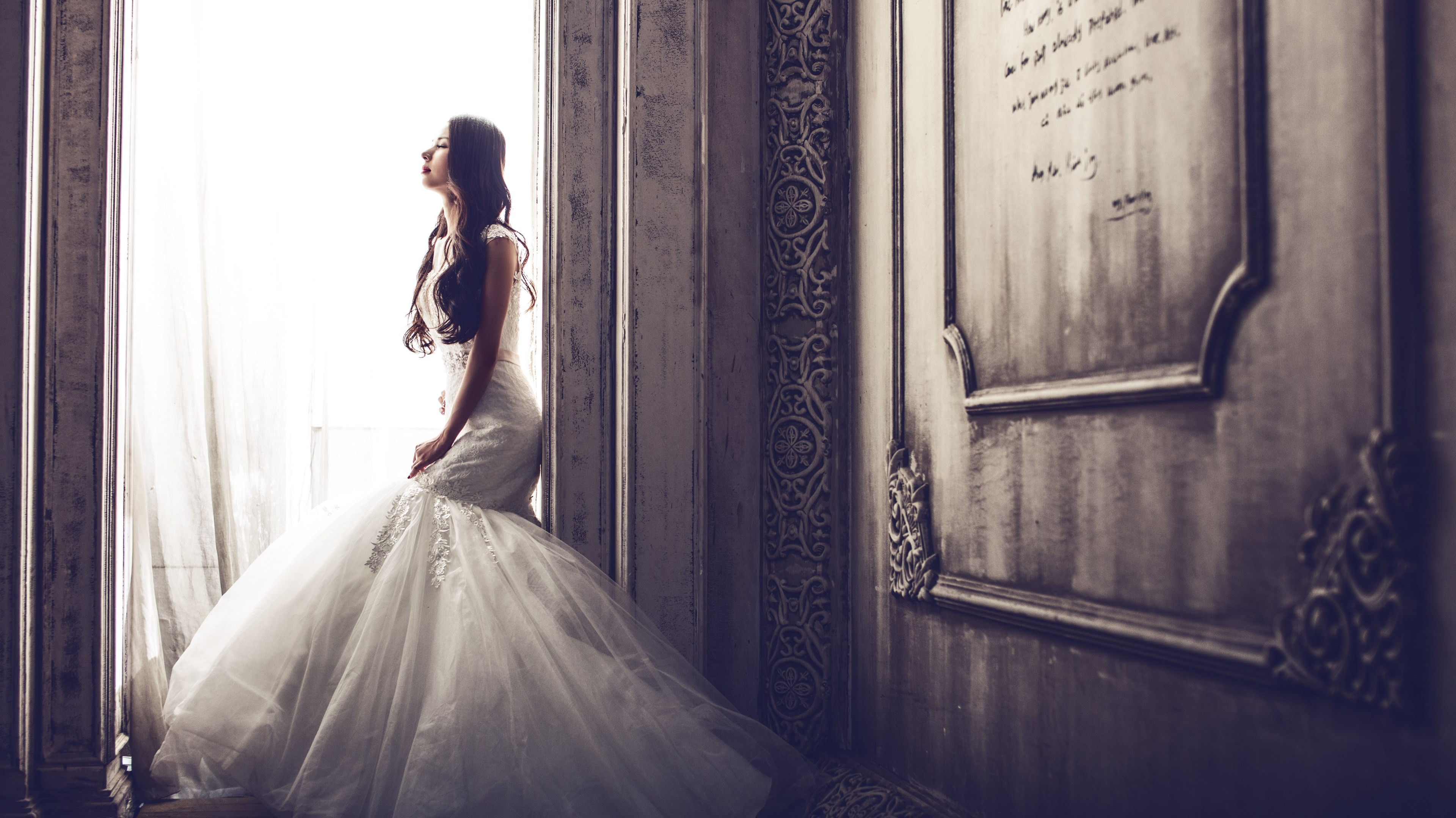 Bride in castle wallpaper 3840x2160
