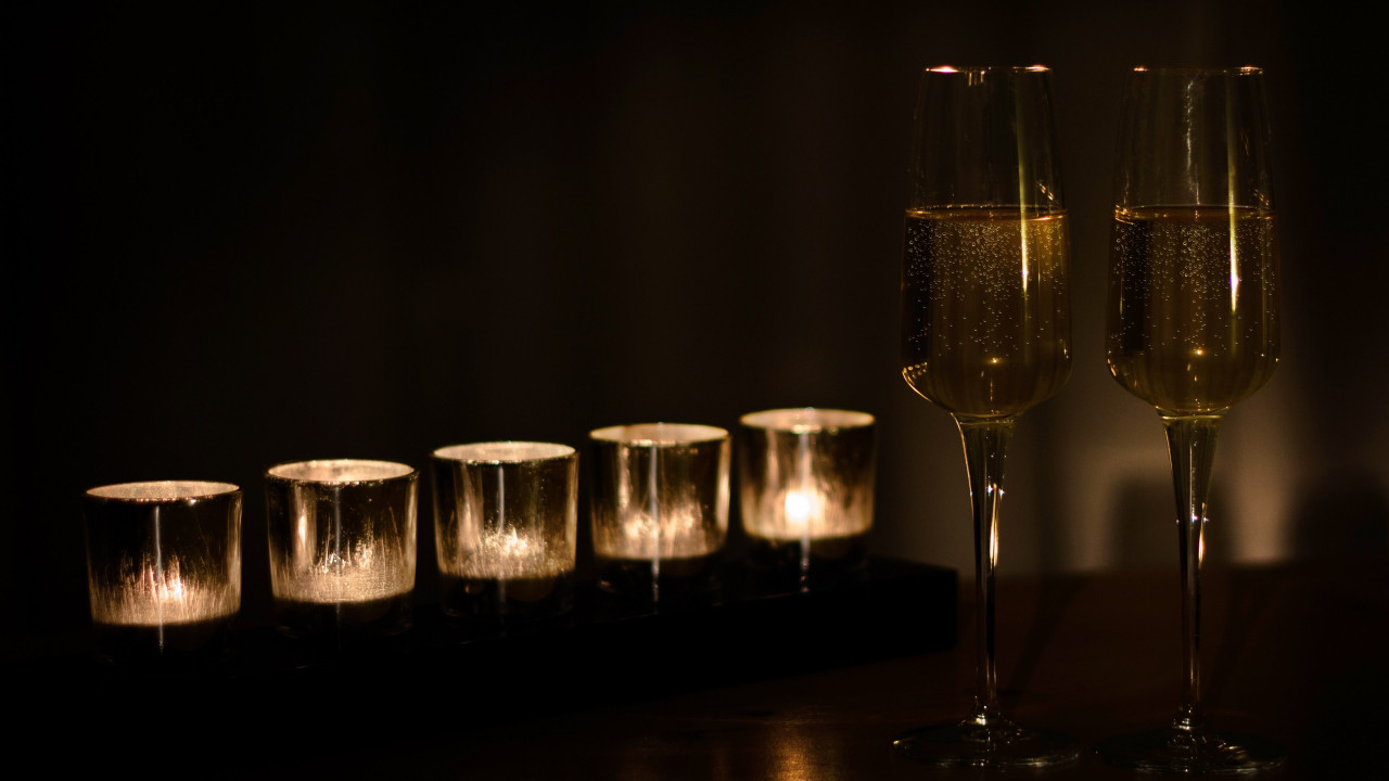 Champagne and candles wallpaper 1280x720