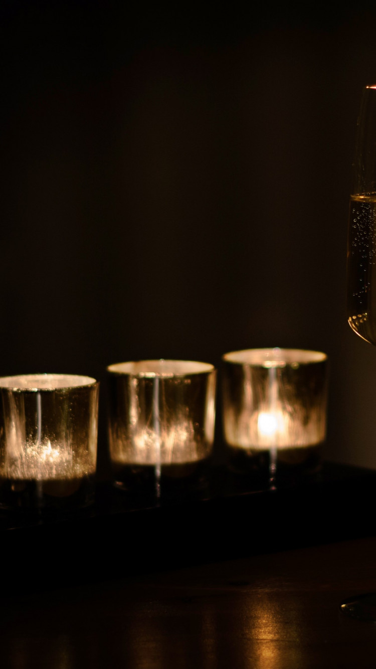 Champagne and candles wallpaper 750x1334