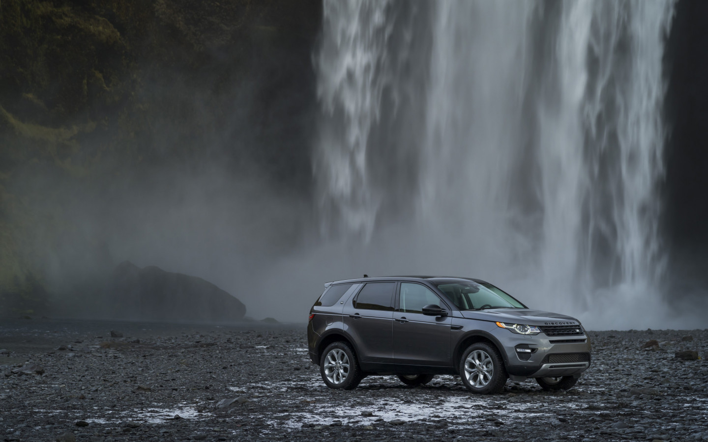 Land Rover Discovery Sport wallpaper 1440x900