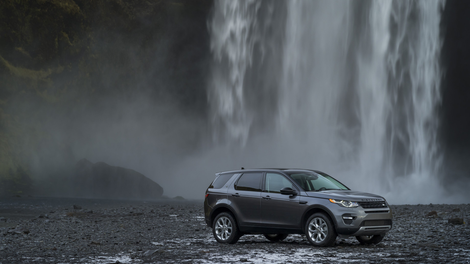 Land Rover Discovery Sport wallpaper 1366x768