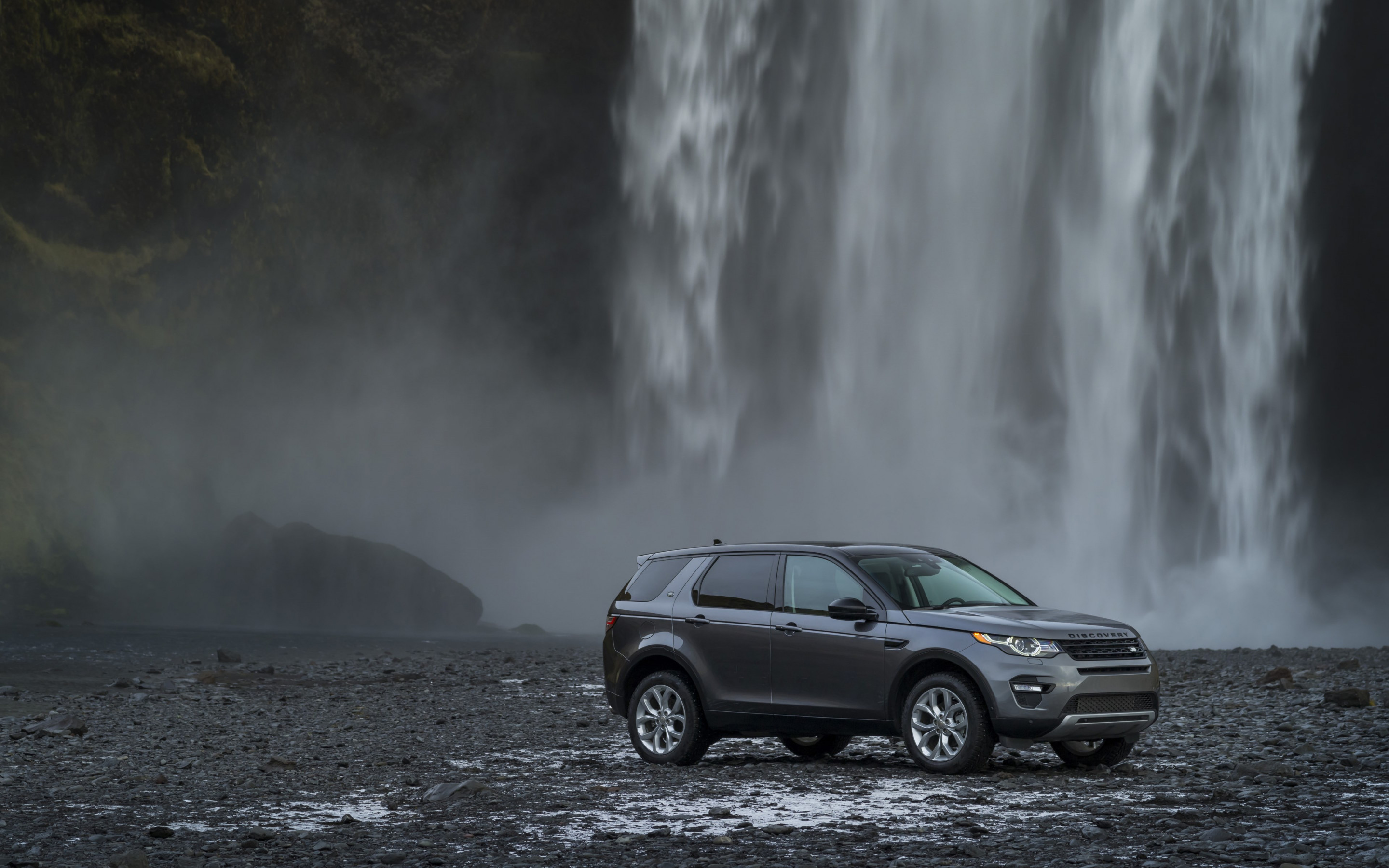 Land Rover Discovery Sport wallpaper 2880x1800