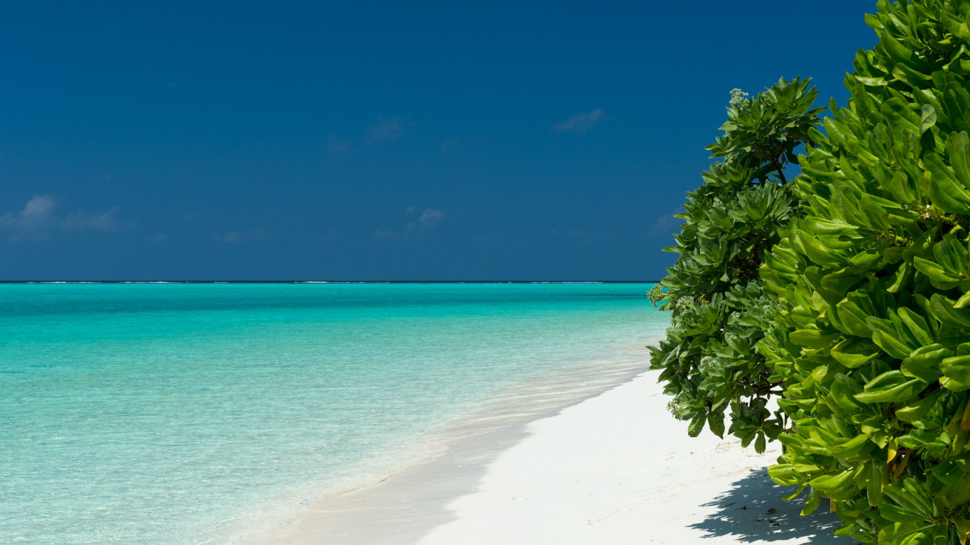 Turquoise waters of Maldives wallpaper 1366x768