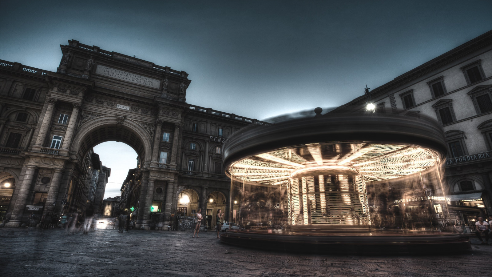Carousel, people and buildings from Florence wallpaper 1600x900