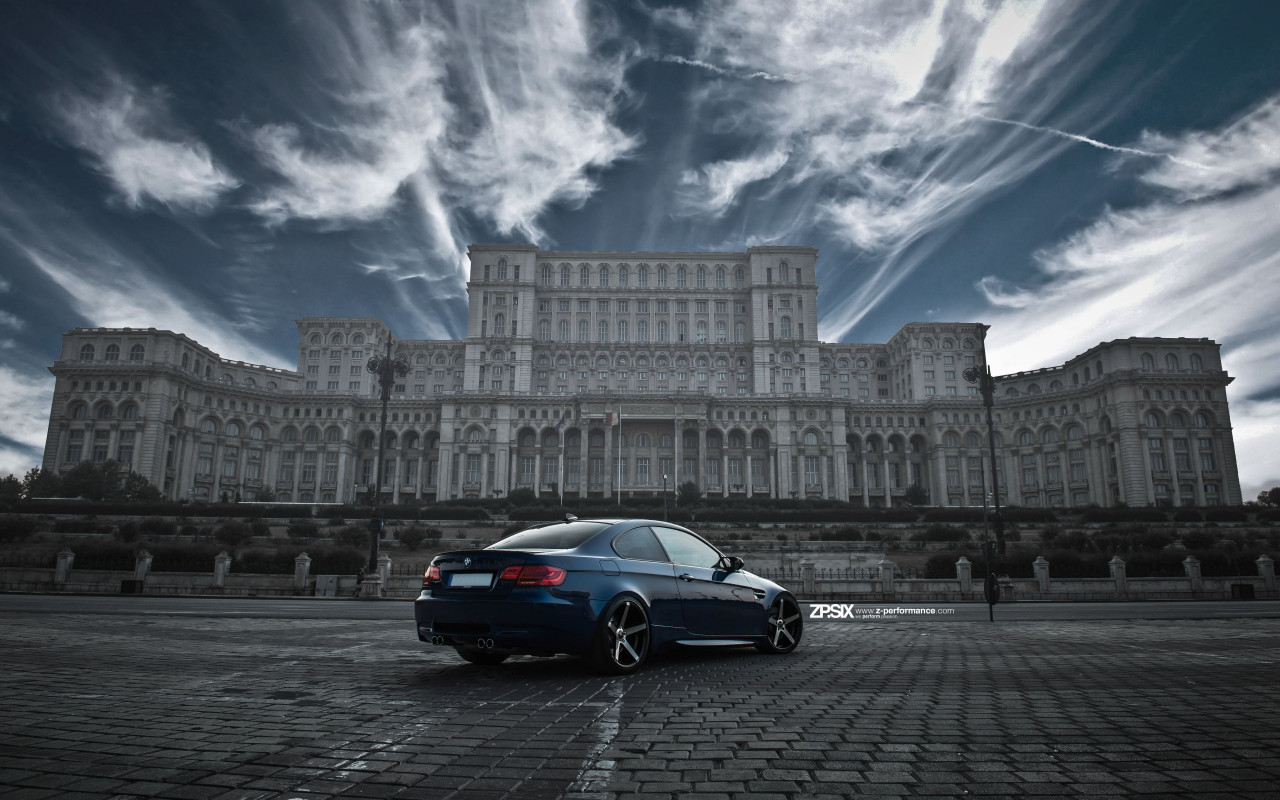 BMW E92 M3 in front of Palace of the Parliament wallpaper 1280x800