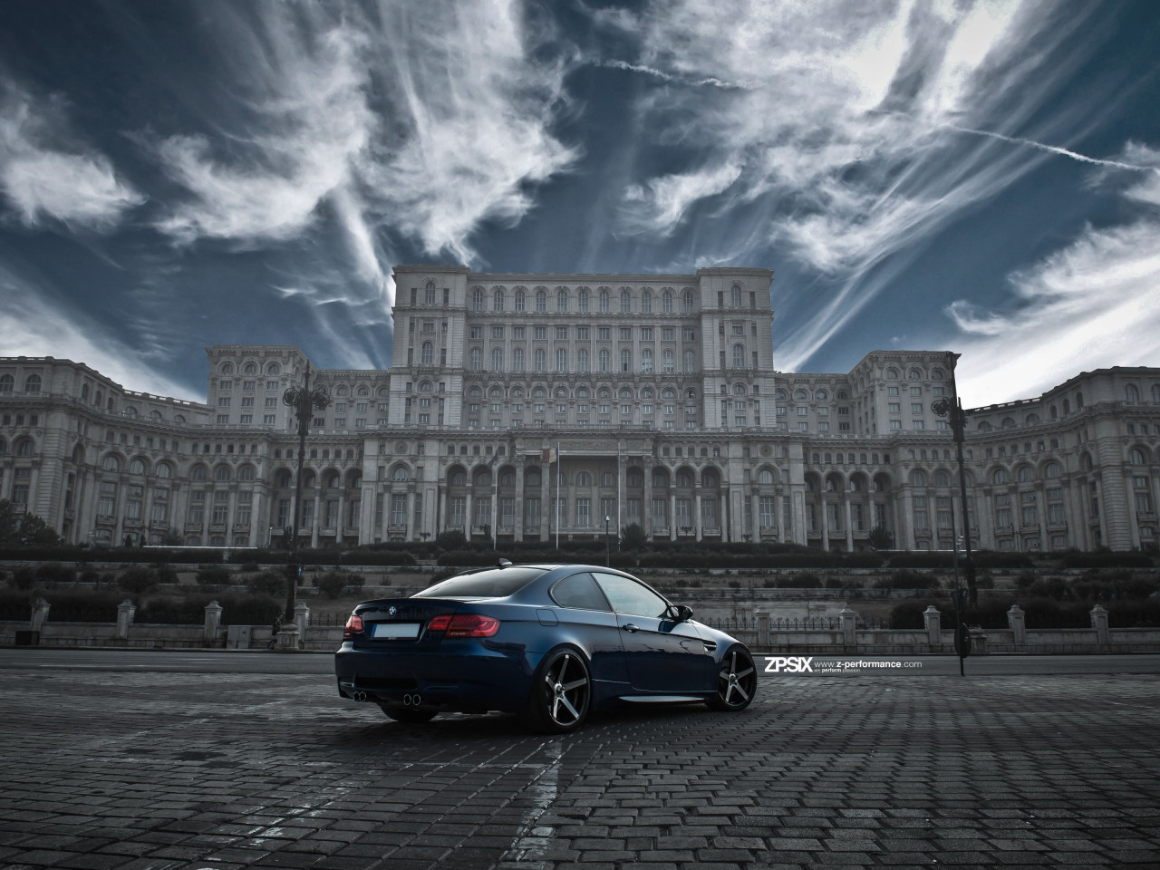 BMW E92 M3 in front of Palace of the Parliament wallpaper 1280x960