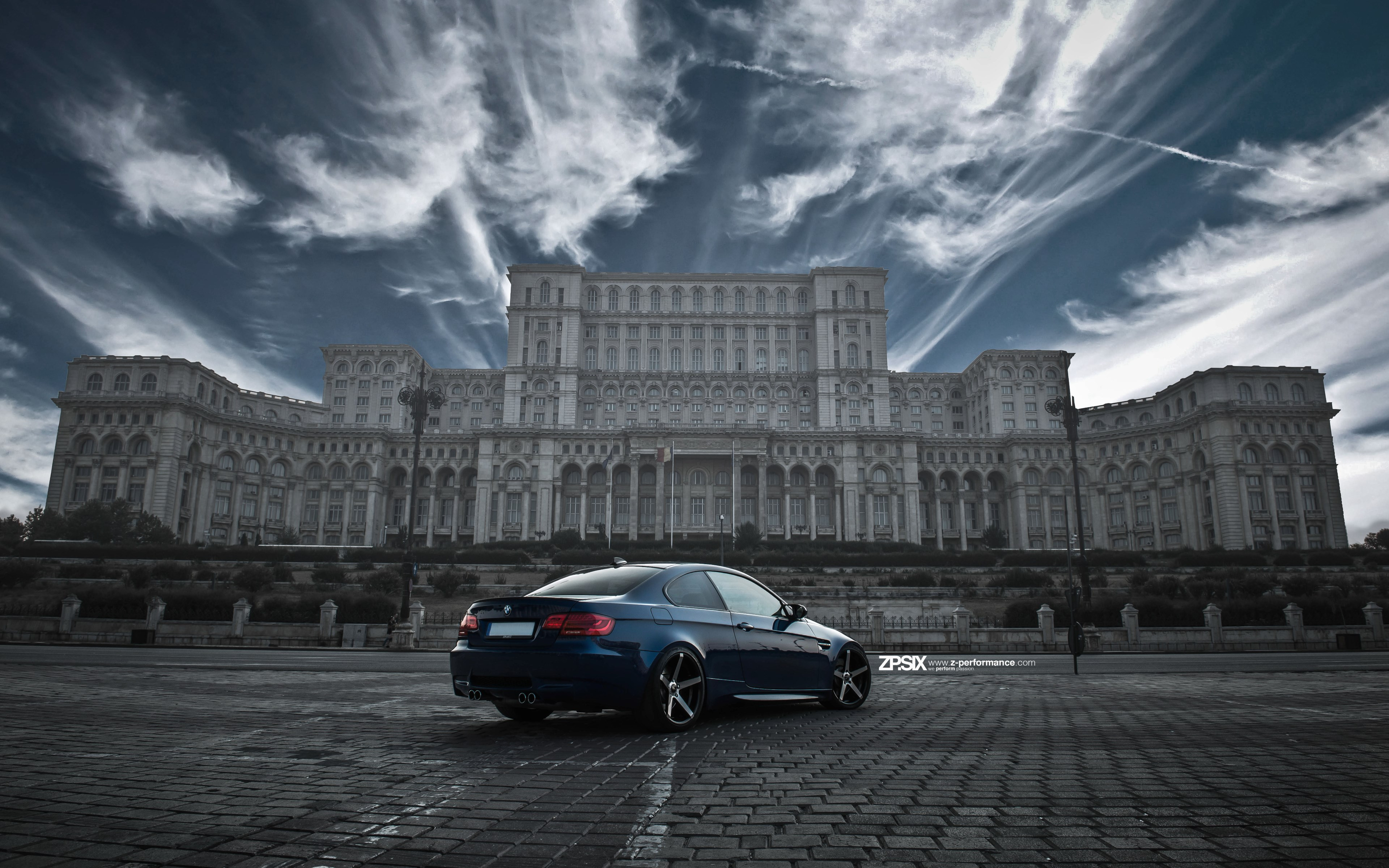 BMW E92 M3 in front of Palace of the Parliament wallpaper 3840x2400