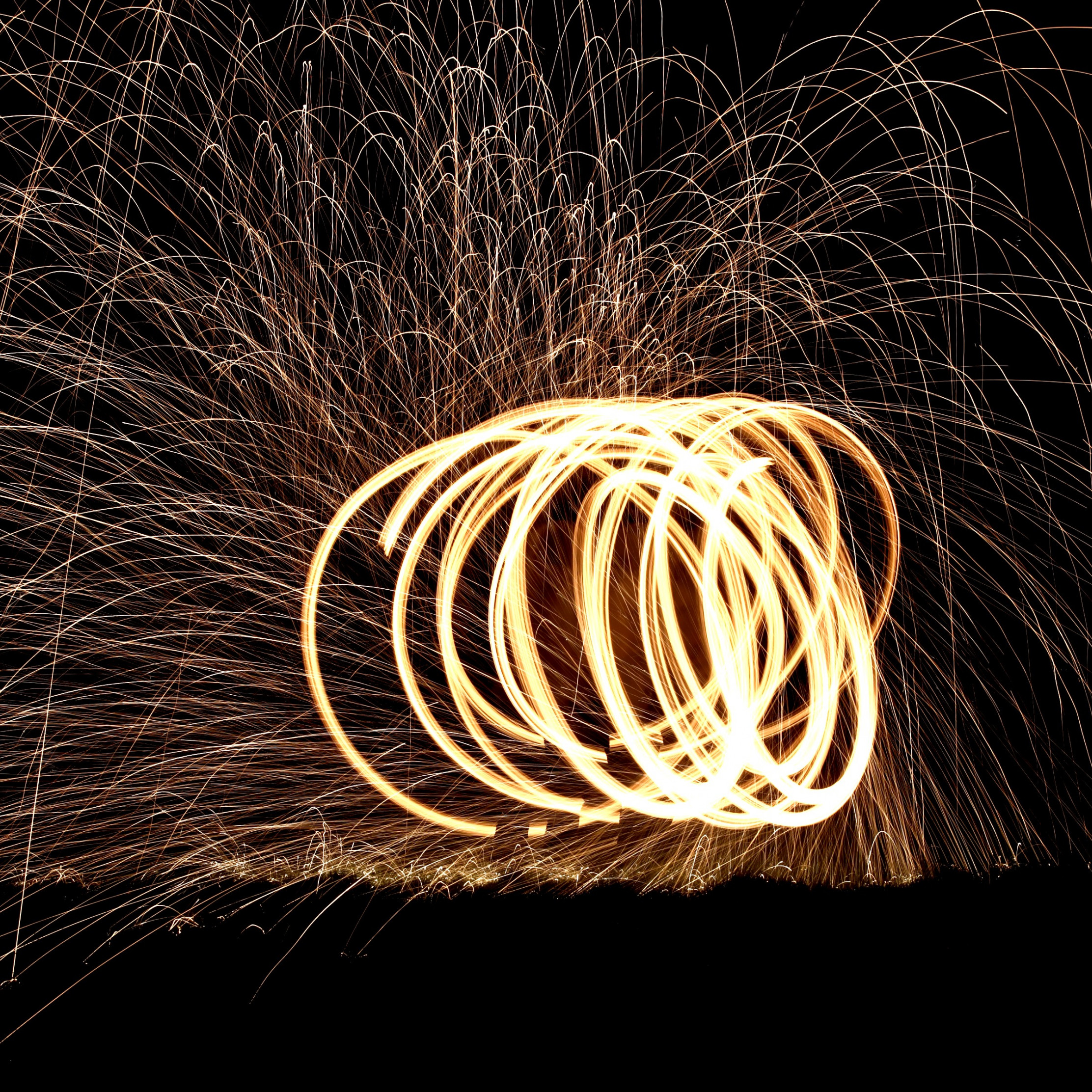 Spinning wire wool wallpaper 2224x2224