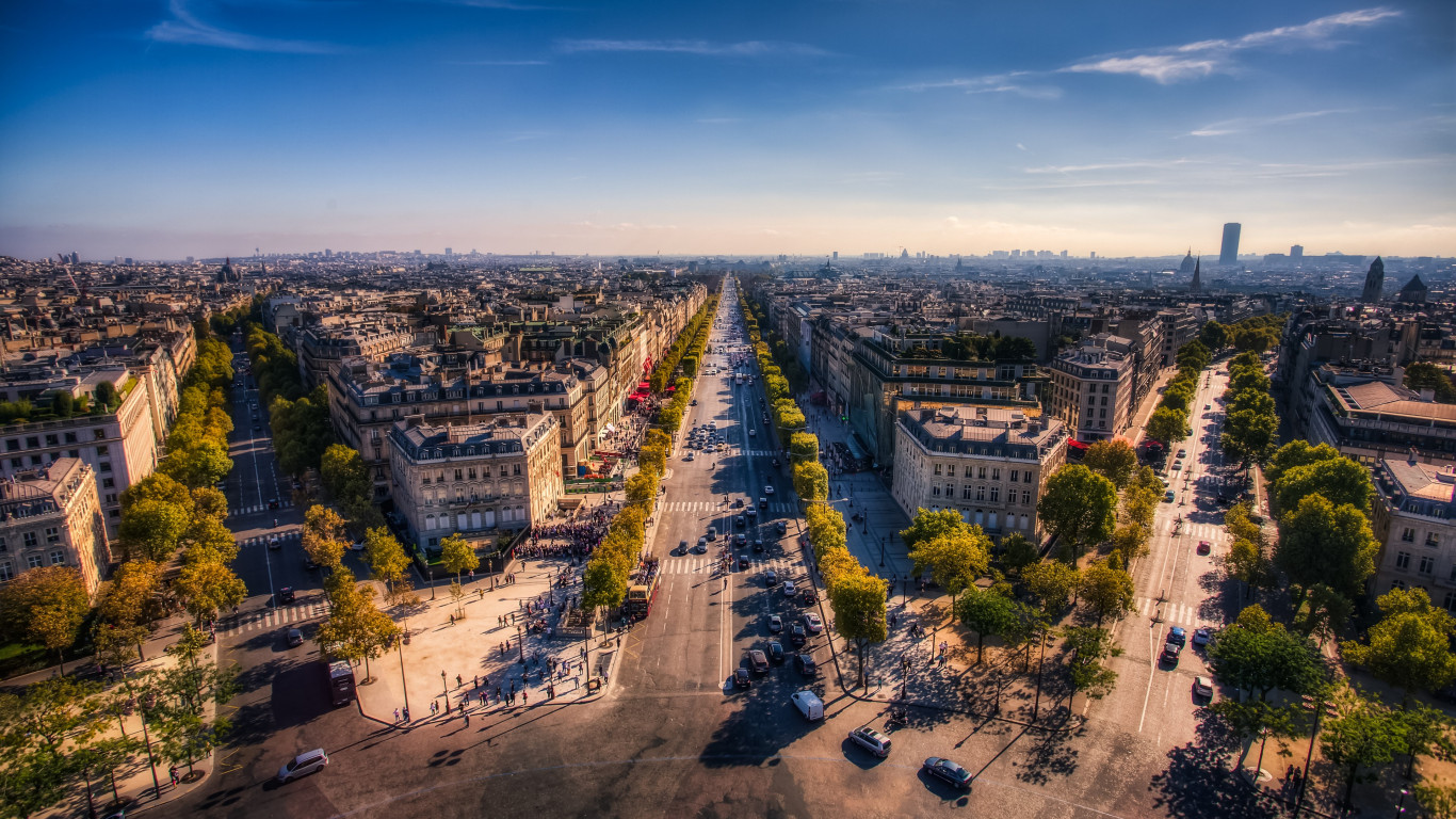 Champs Elysees. Paris, France wallpaper 1366x768