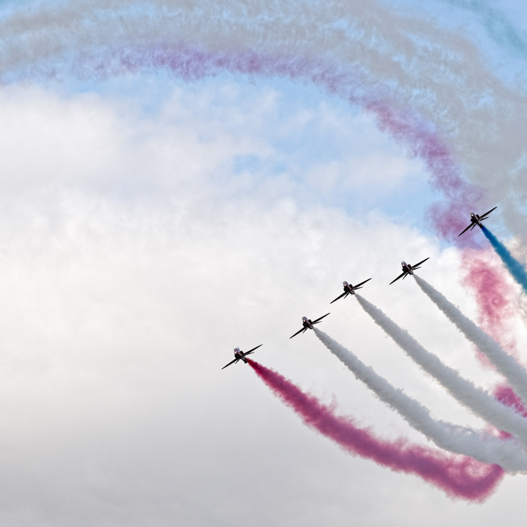 Red Arrows at Sywell Air Show wallpaper 1024x1024