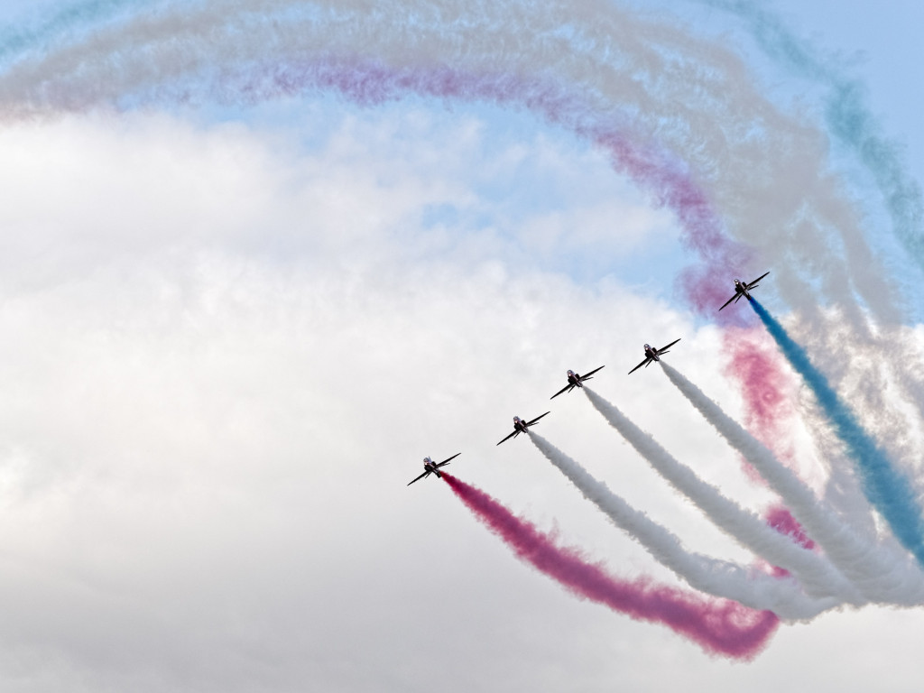 Red Arrows at Sywell Air Show wallpaper 1024x768