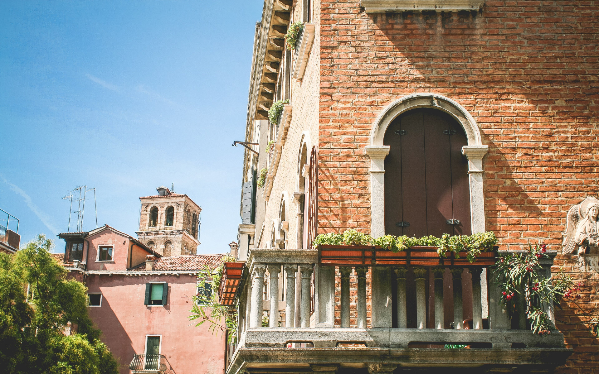 Architecture in Venice, Italy wallpaper 1920x1200