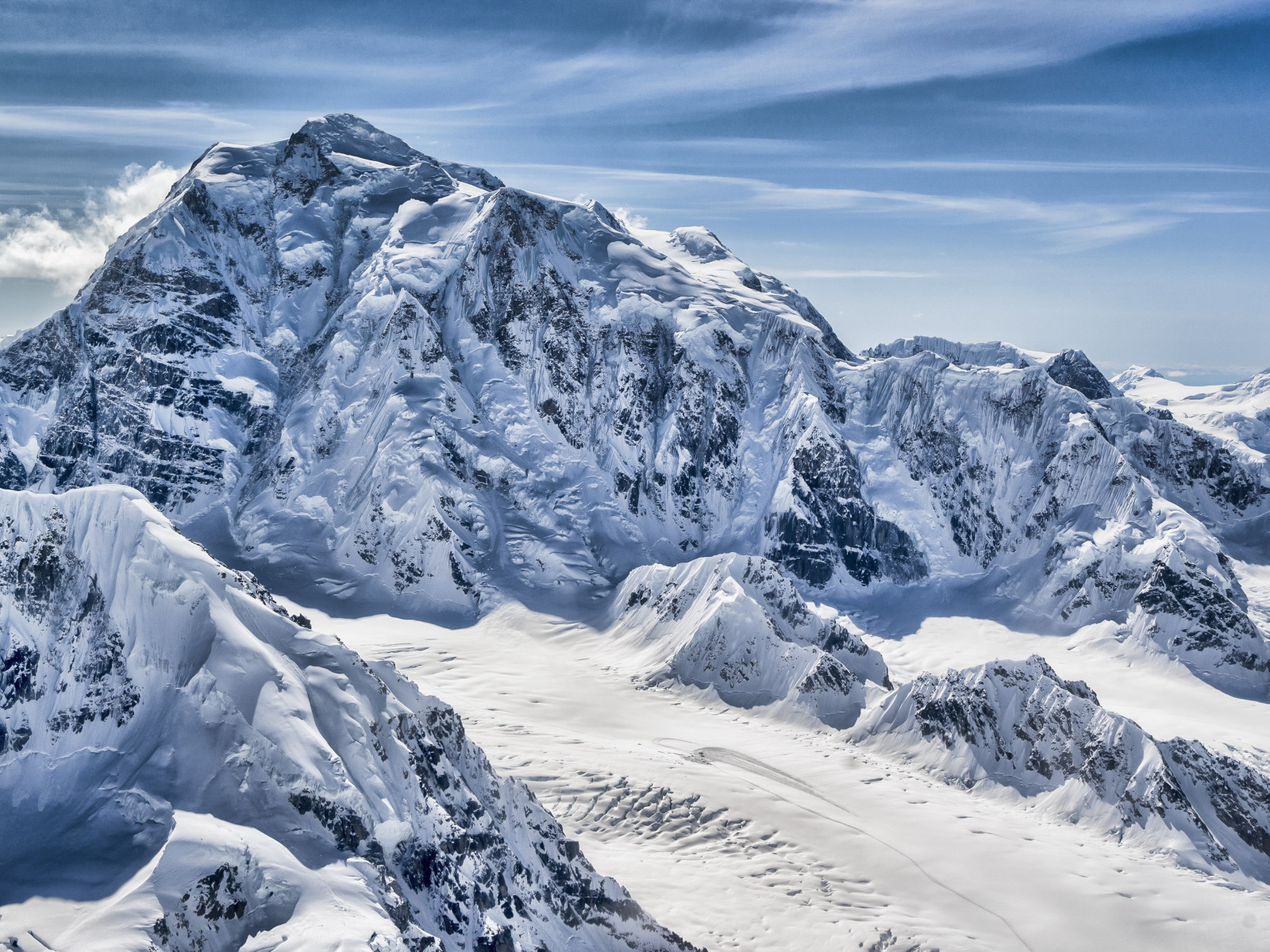 Mountain peak from Alaska wallpaper 1600x1200