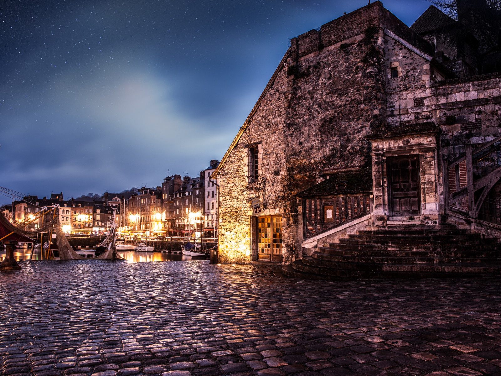 Night in Honfleur, France wallpaper 1600x1200