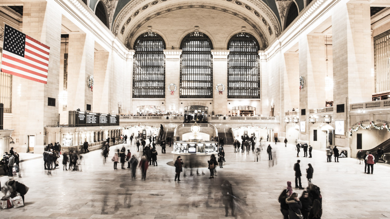 People in NYC Grand Central Terminal wallpaper 1366x768