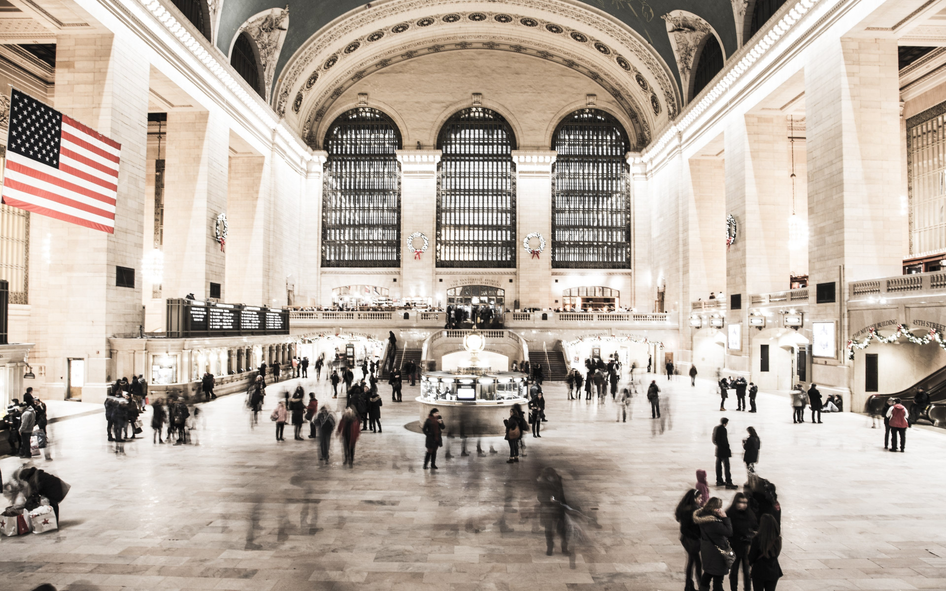 People in NYC Grand Central Terminal wallpaper 1280x800