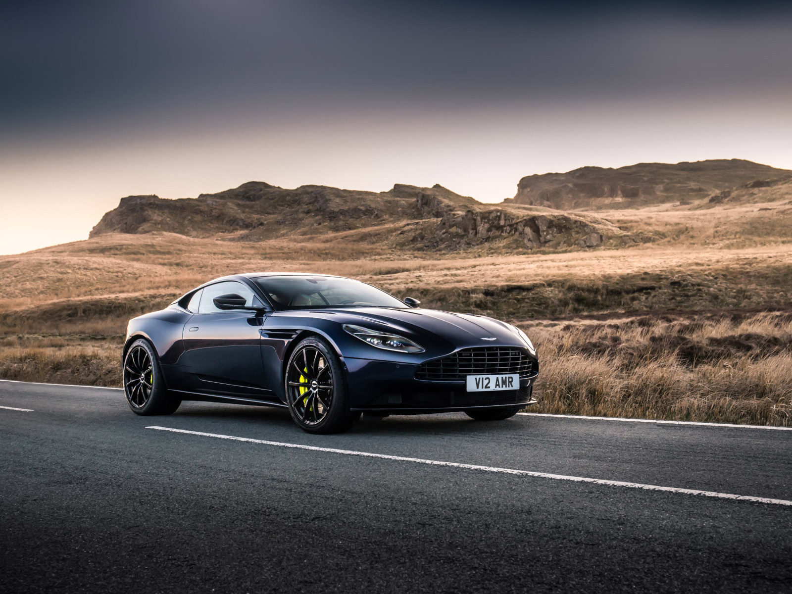 Aston Martin DB11 AMR wallpaper 1600x1200