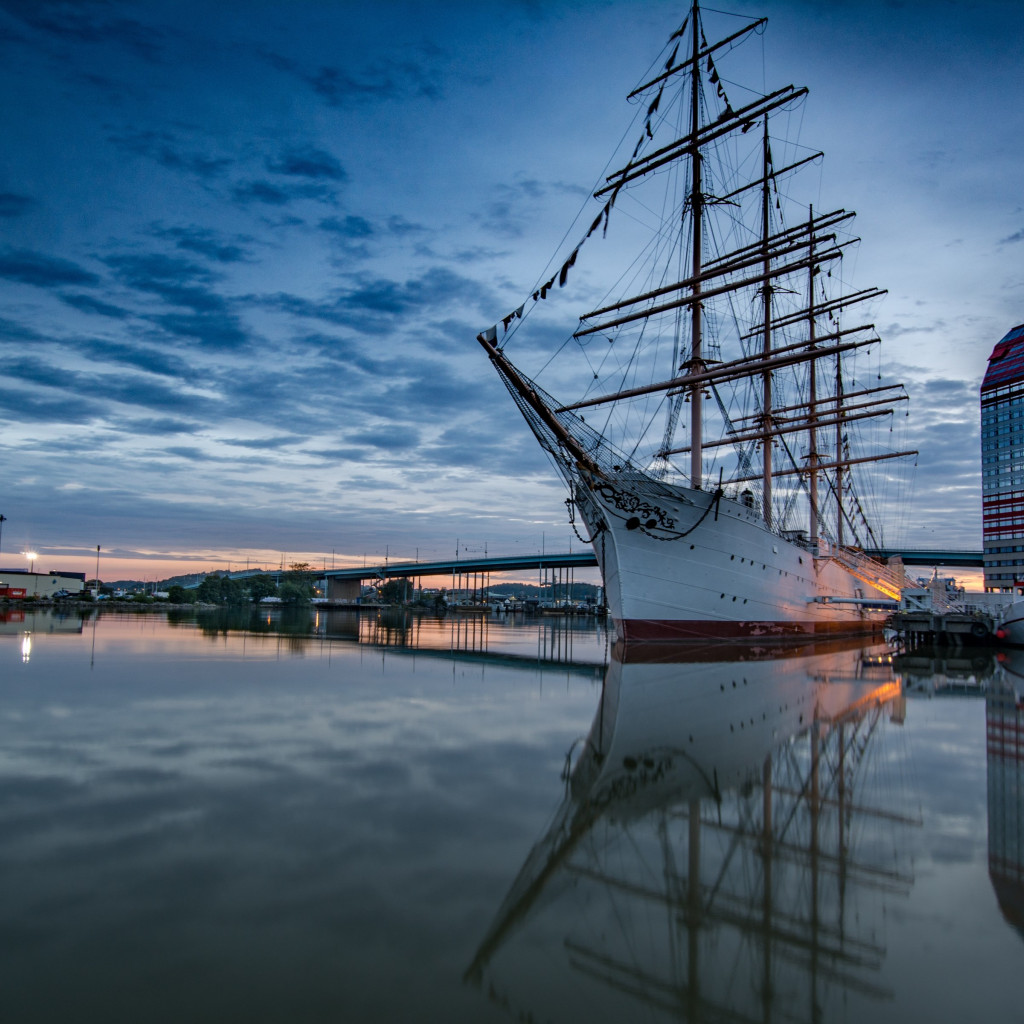 Historic wooden sailing ship in Gothenburg Harbour wallpaper 1024x1024