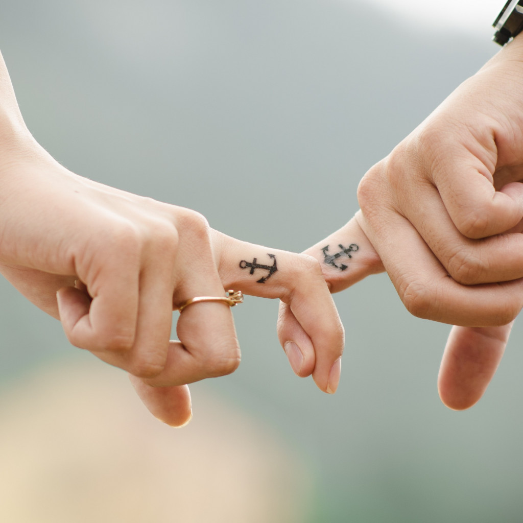 Hands, love, couple, ring wallpaper 1024x1024