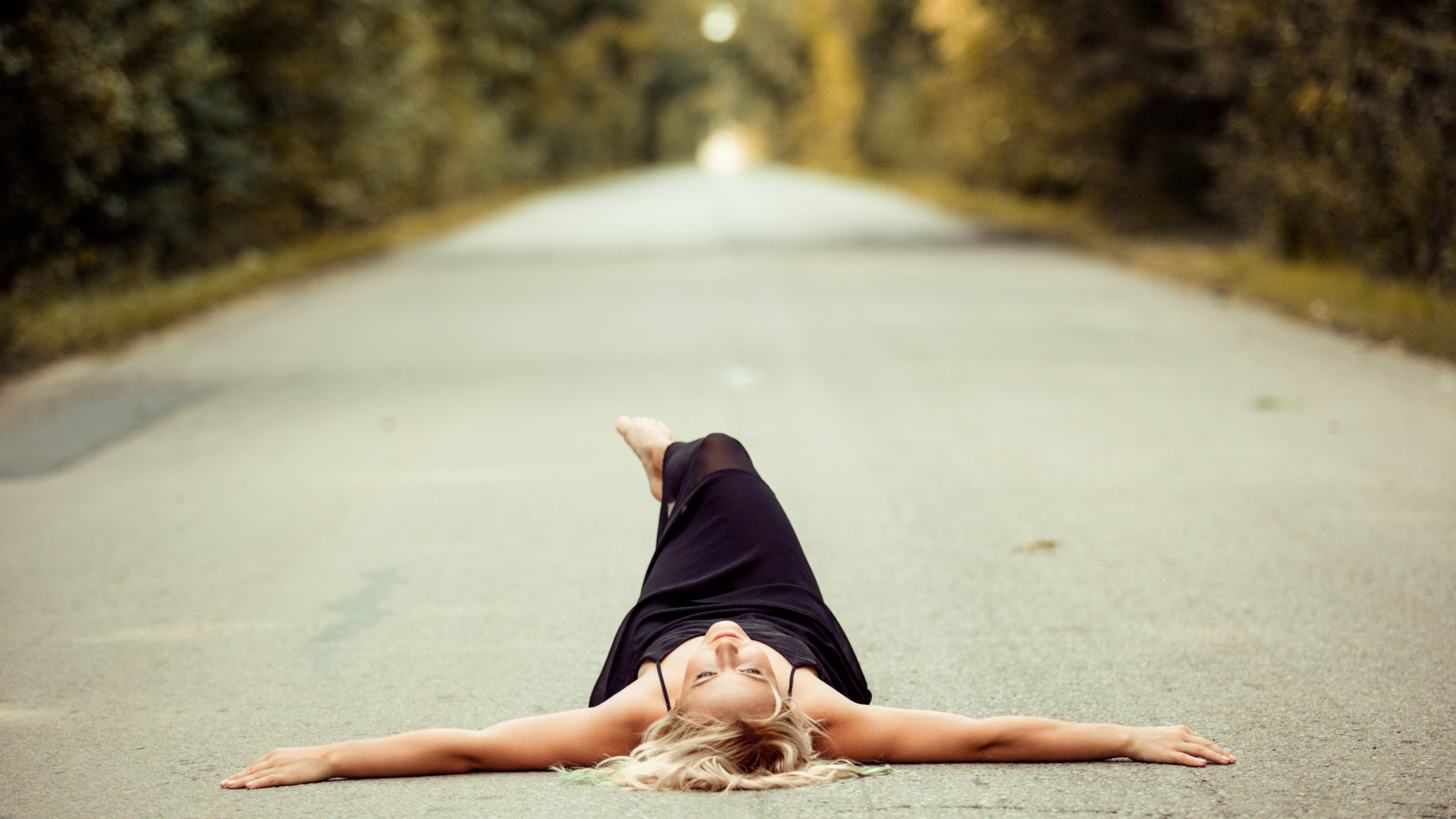 Blonde girl on the road wallpaper 1920x1080